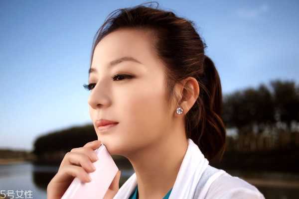 油皮脂肪粒什么原因