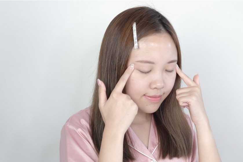 如何快速消除眼部浮肿