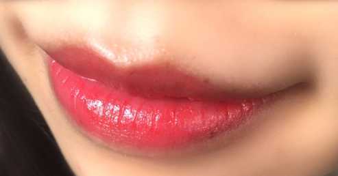 /娇兰小黑裙甜漾口红020