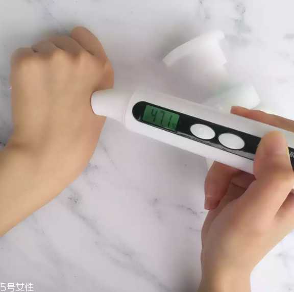 cow洗面奶和肌研极润洗面奶哪个好