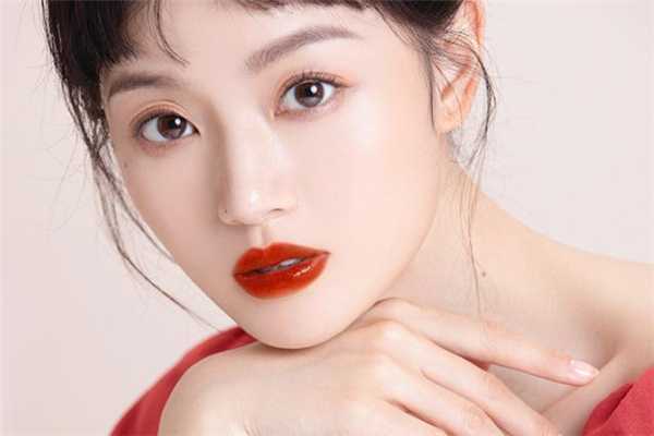 稚优泉小龙虾唇釉色号是哪款