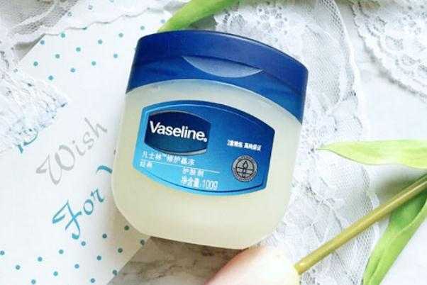 凡士林修护晶冻可以涂嘴唇吗