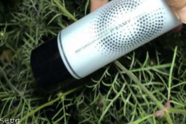 pramy定妆喷雾含酒精吗