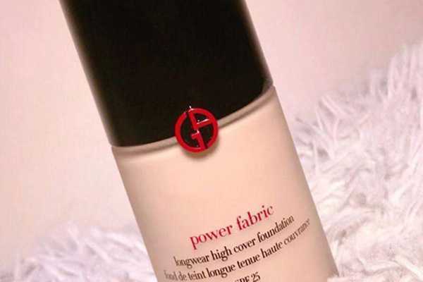 阿玛尼权力粉底液适合干皮吗 阿玛尼权力粉底液适合干皮吗