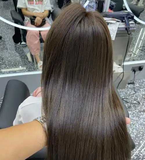 头发干枯毛躁用什么护发精油 头发干枯毛躁用什么护发精油