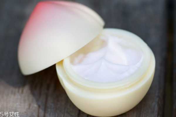 夏天可以涂护手霜吗 夏天可以涂护手霜吗