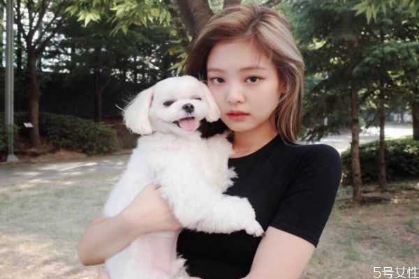 脸部缺水的主要表现 脸部过敏的表现 脸部缺水的主要表现 脸部过敏的表现