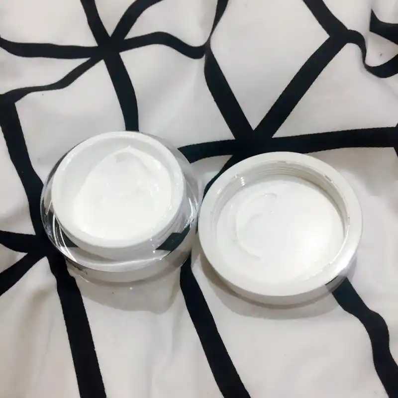 素颜霜和防晒霜先用哪个 素颜霜和防晒霜先用哪个