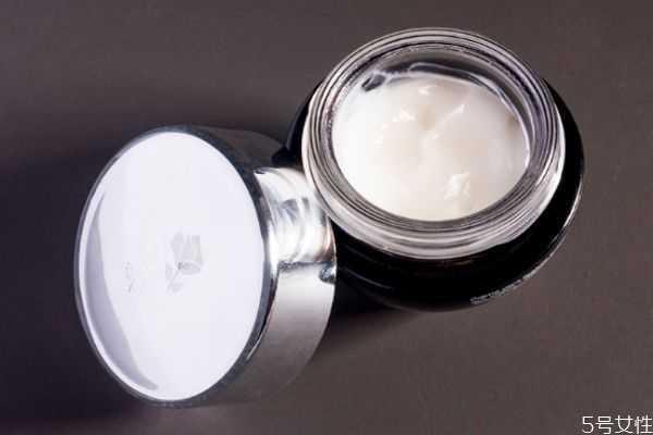 兰蔻肌底眼霜适合多大年龄？兰蔻肌底眼霜使用方法