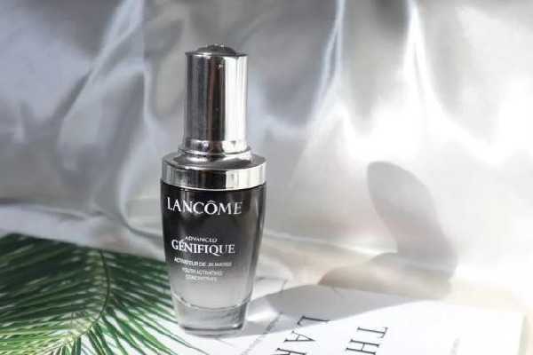 兰蔻小黑瓶是肌底液还是精华液 兰蔻小黑瓶是肌底液还是精华液