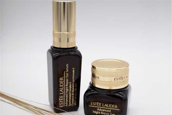 眼部精华白天用还是晚上用？眼部精华适合多大年龄用