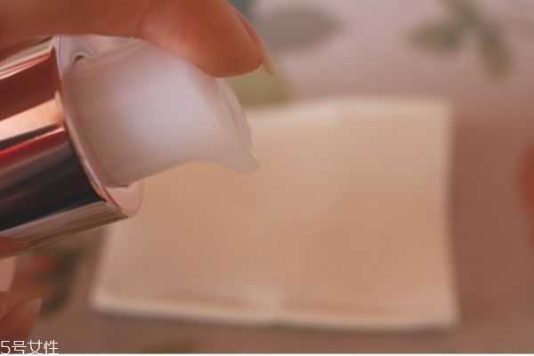 兰芝净透肌底精华液怎么用