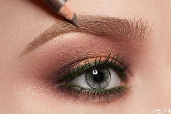 一般卸妆水可不可以卸全脸？脸部卸妆有什么需要注意的