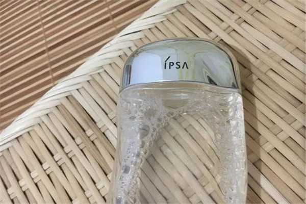 爽肤水敷脸有什么好处 爽肤水敷脸有什么好处