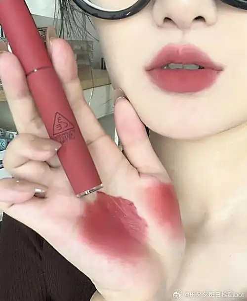 唇膏里面有石蜡的成分吗