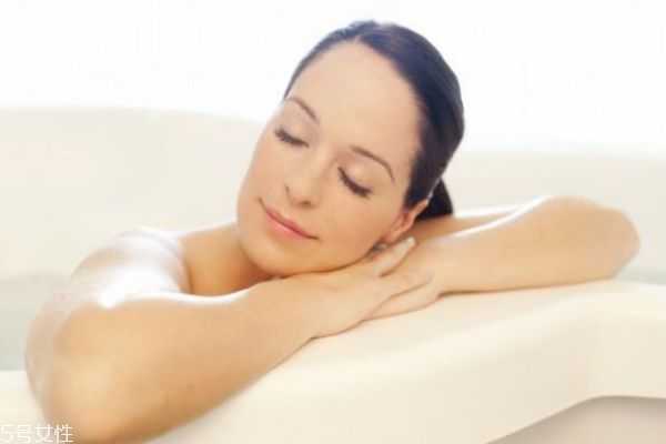 如何消除背部的痘痘