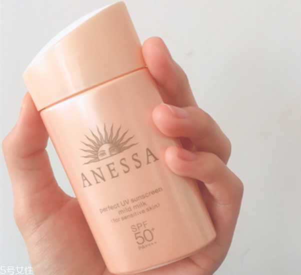 安耐晒乳液好还是啫喱？安耐晒乳液和啫喱区别