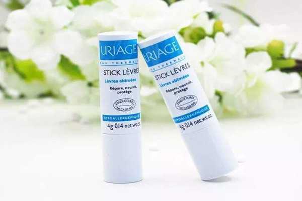 睡觉之前可以涂润唇膏吗