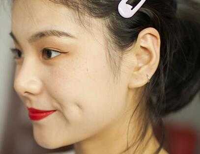 化妆修容显脸小的方法