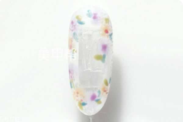 花朵美甲怎么做?小清新美甲教程图解 花朵美甲怎么做?小清新美甲教程图解