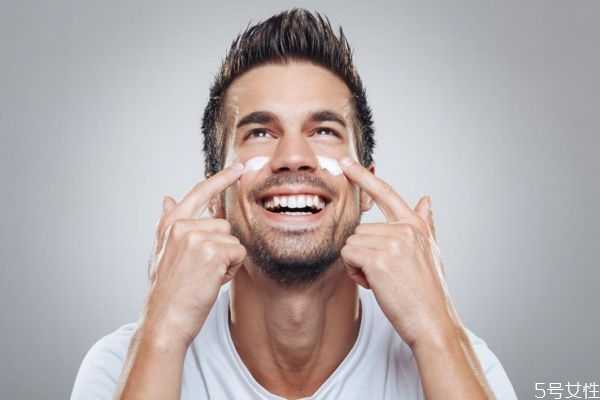 男生只用爽肤水可以吗?男士最基本护肤三步骤 男生只用爽肤水可以吗?男士最基本护肤三步骤