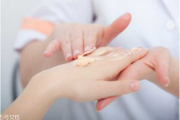 如何挑选护手霜 护手霜的选购技巧