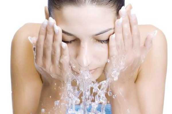 洗脸有必要用一次性洗脸巾吗 洗脸用毛巾还是一次性洗脸巾好