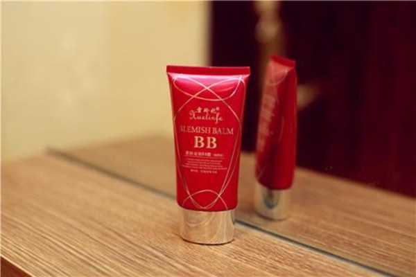 怎么涂bb霜比较自然?涂完bb霜后涂什么 怎么涂bb霜比较自然?涂完bb霜后涂什么