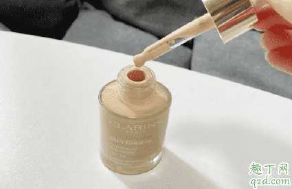 娇韵诗缎光水漾精华粉底液敏感肌可以用吗？好用吗？