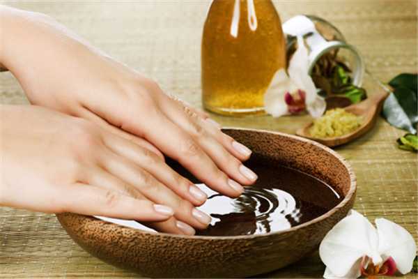 手部粗糙有什么方法保养 手部粗糙用什么护手霜