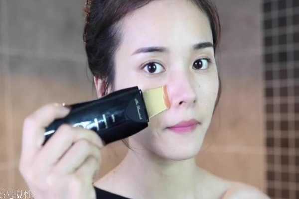 去黑头粉刺用什么美容仪 蒸脸仪和去黑头美容仪铲