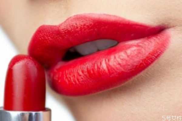 不会涂口红怎么办？新手怎么涂口红