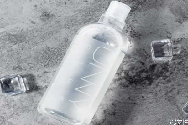 基础护肤需要用卸妆水吗?涂了什么东西需要卸妆 基础护肤需要用卸妆水吗?涂了什么东西需要卸妆