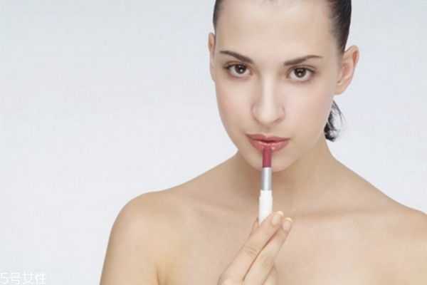 化妆前应该用什么？化妆之前脸部要涂些什么