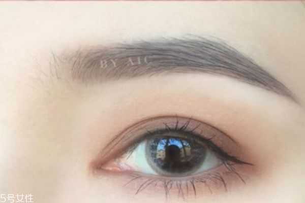 双色眼影怎么画？