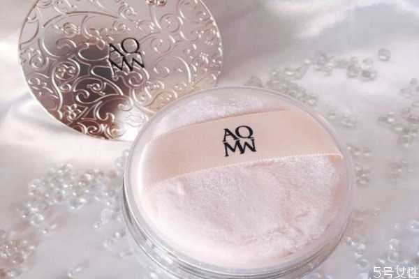 散粉可以用在嘴唇上吗？散粉的作用和用法