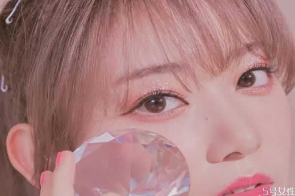 不明显的美瞳有哪些？哪种美瞳看着最不明显