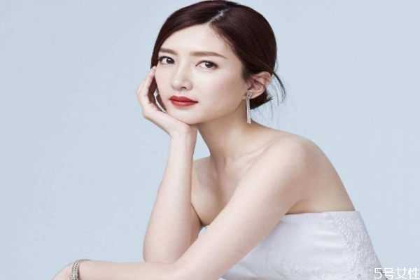 怎么改善皮肤黑的问题？皮肤黑怎么办才变白