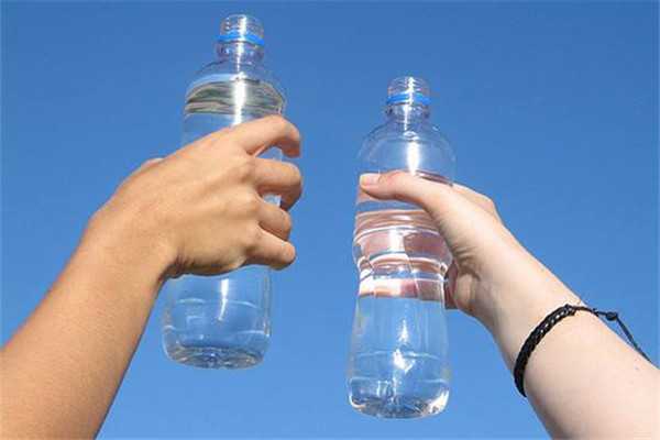 矿泉水敷脸多长时间比较好 矿泉水敷脸多长时间比较好