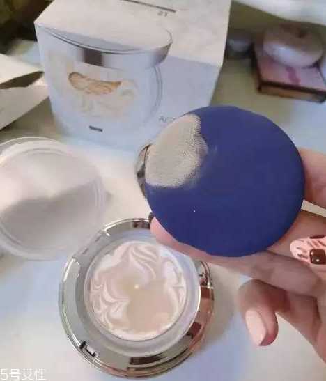 爱敬气垫哪个色号最白