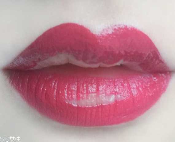 水光唇釉适合什么妆容？