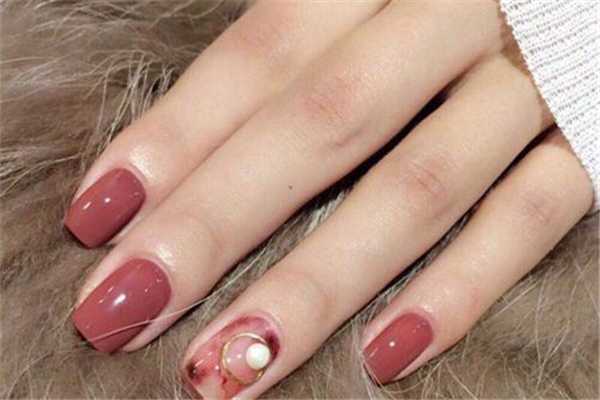 美甲底胶会伤害指甲吗 美甲底胶会伤害指甲吗