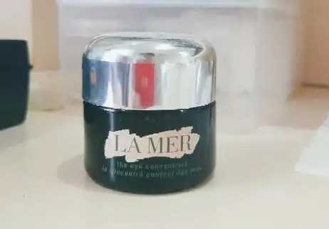 眼部精华是什么质地的