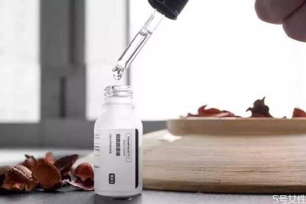 皮肤本身白可以用烟酰胺吗?烟酰胺白天还是晚上用 皮肤本身白可以用烟酰胺吗?烟酰胺白天还是晚上用