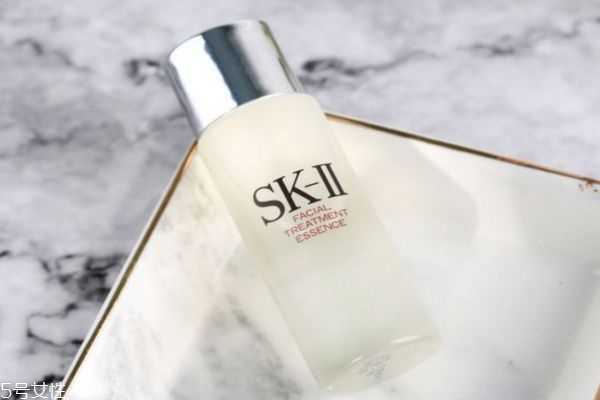 五十岁的女人适合什么护肤品 适合五十岁用的护肤品