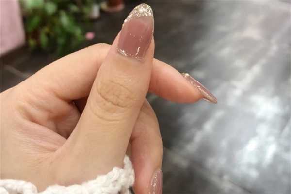 美甲要涂几层 美甲要涂几层