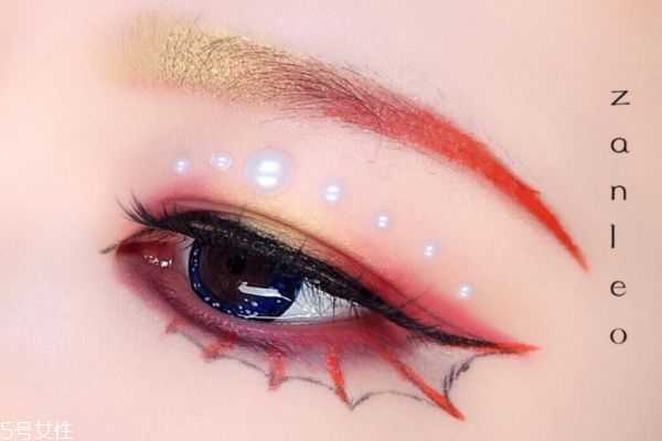 长期贴假睫毛好吗？经常贴假睫毛有什么危害