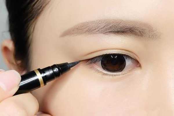 画眼线的注意事项 画眼线的技巧 画眼线的注意事项 画眼线的技巧