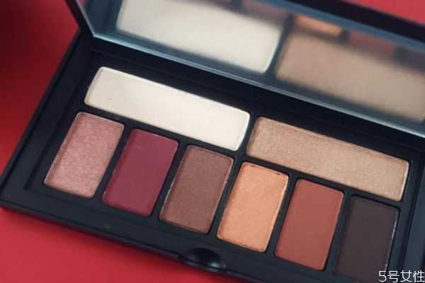 眼影能放冰箱吗？可以放冰箱的化妆品