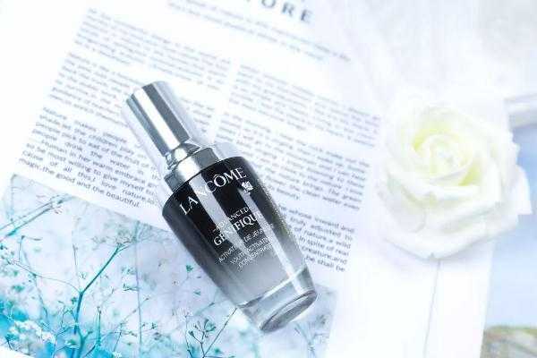 肌底液的作用和功效 肌底液和精华液一样吗